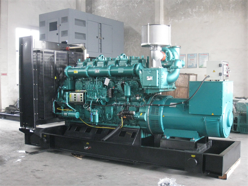 鸡东200KW 柴油发电机的油耗是多少?