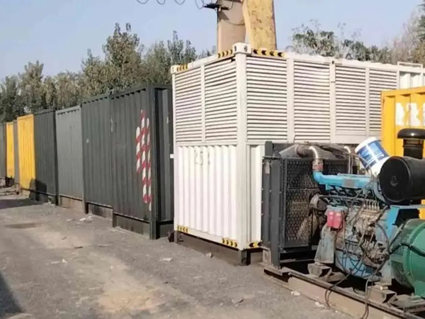 鸡东200KW柴油发电机机组每小时油耗是多少?